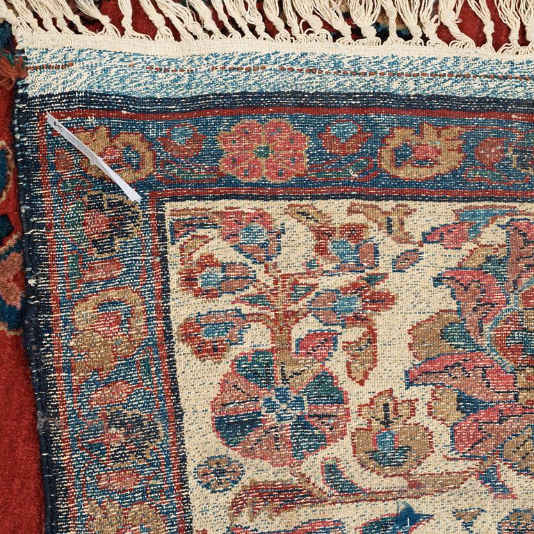 CARPET. Semi-antique/Old Lilihan, probably. 471 x 349 cm (the ends have 2-2,5 cm blue flat weave).