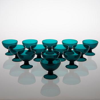 A 13-piece set of footed dessert bowls in glass for Nuutajärvi. Model 5379 designed in 1956.