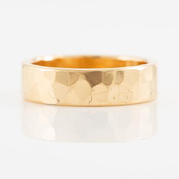 Jan-Christer Lundqvist, ring, 18K gold, hammered decoration, Skövde 2001.