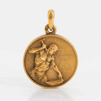 Fabergé, jubileumsjetong, verkmästare  Alfred Thielemann, guld, S:t Petersburg 1908-1917.