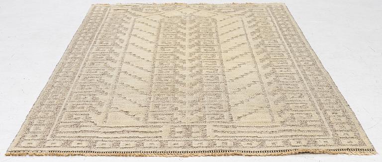 Märta Måås-Fjetterström, matta, "Vita spetsporten", flossa, signerad AB MMF, ca 220 x 136 cm.