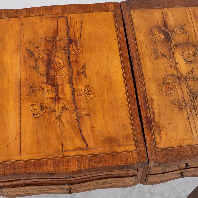 A Louis XV style dressing table, early 20th Century.