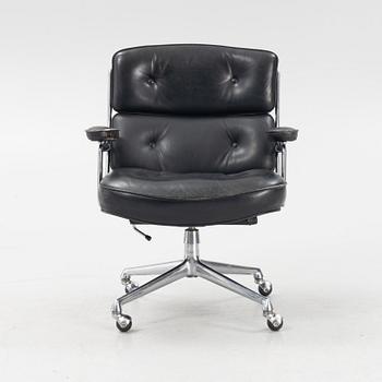 Charles and Ray Eames, a 'Lobby Chair ES 104'.