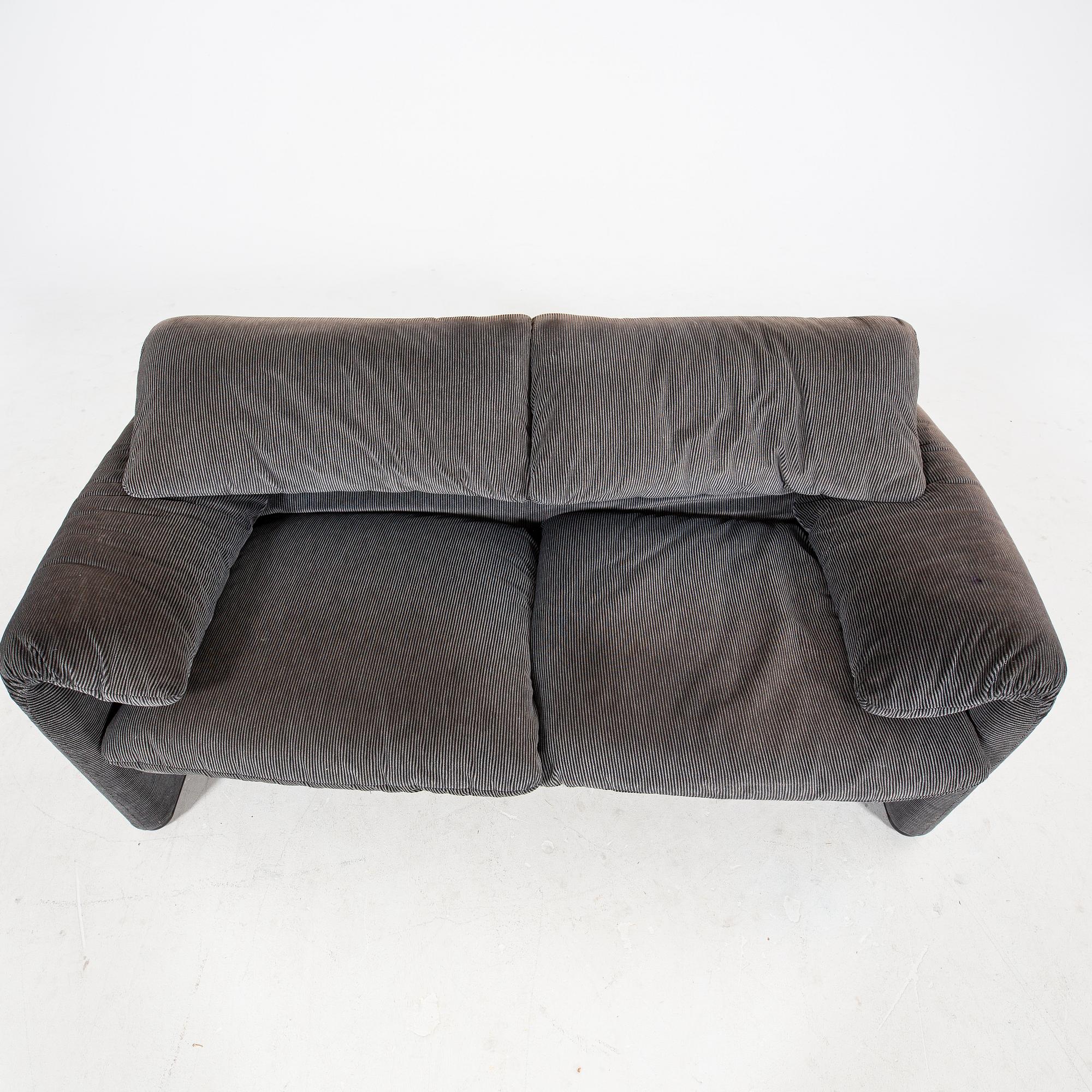 A two seat "Maralunga" sofa by Vico Magistretti for Cassina.