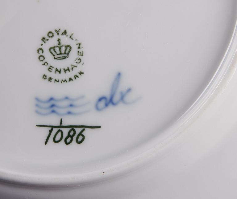 MATSERVIS, 24 delar, porslin, "Musselmalet", Kungl Dansk.