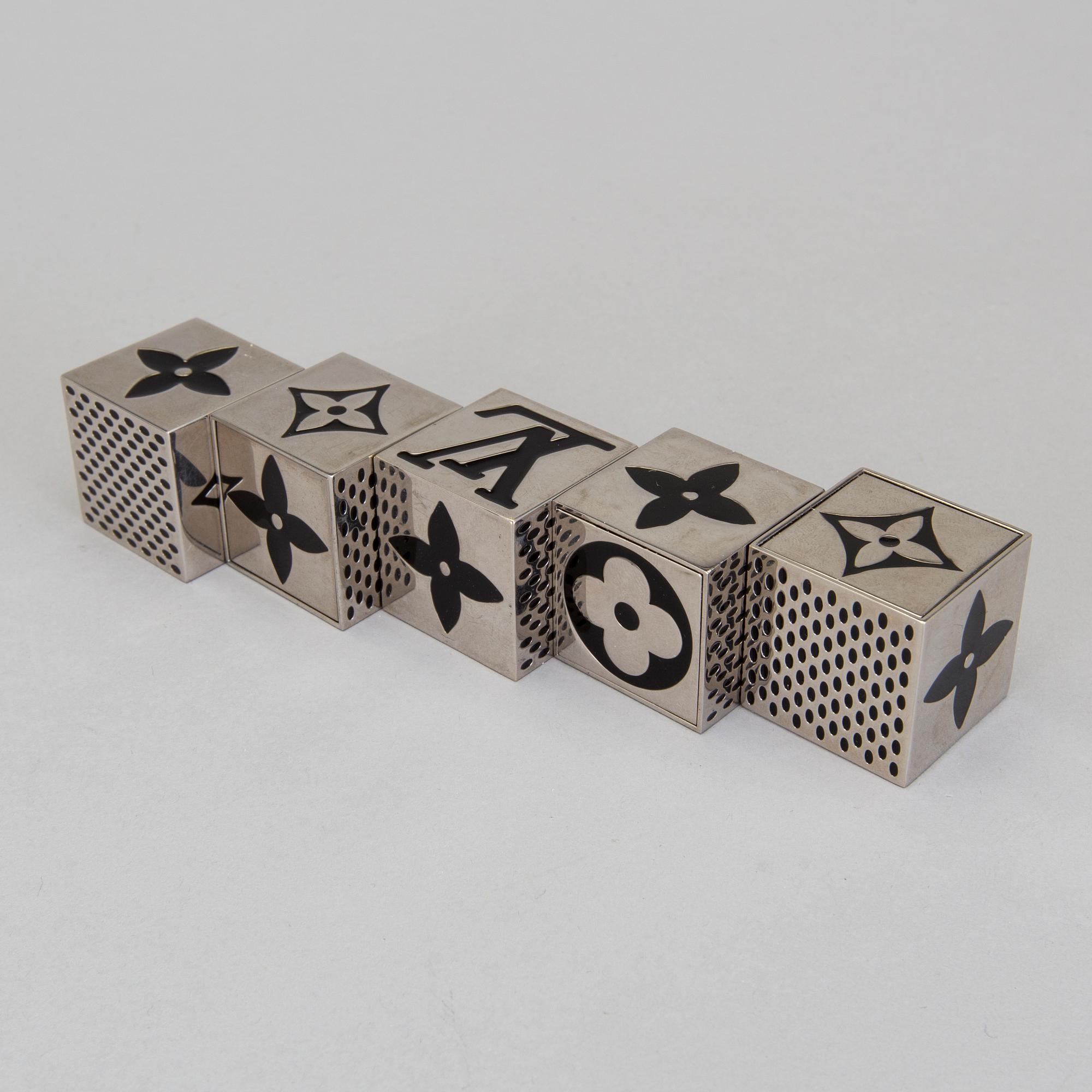 Five piece magnetic Louis Vuitton Monogram cube game dice. - Bukowskis