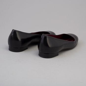 PRADA, a pair of patent leather ballerina pumps, size 37.