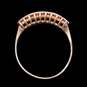 RING, 18k guld med små diamanter samt rubiner. Vikt ca 2 g.