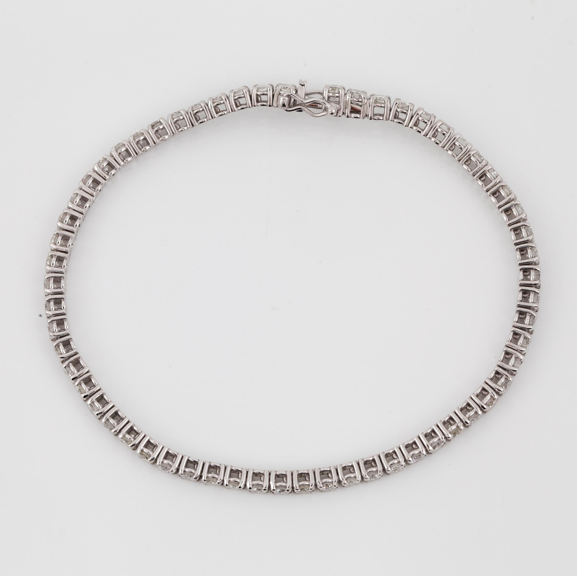 ARMBAND, ett riviére med 60 briljanter, totalt ca 4.65ct.