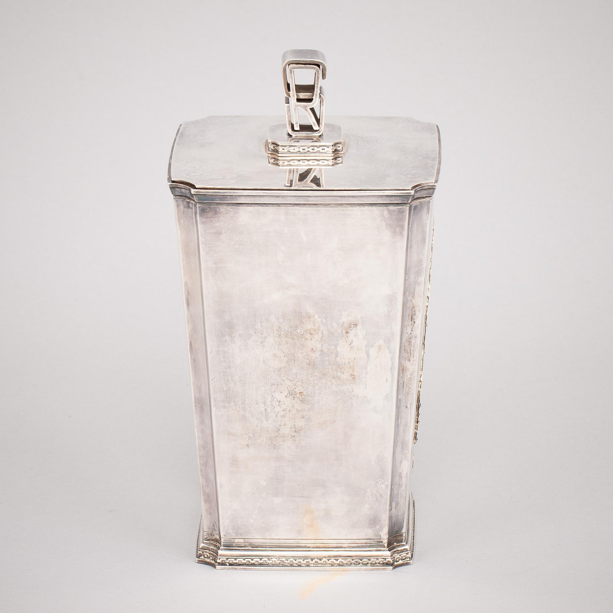BURK med LOCK, silver, Tore Berg, Göteborg, 1949. Vikt ca 650 g.