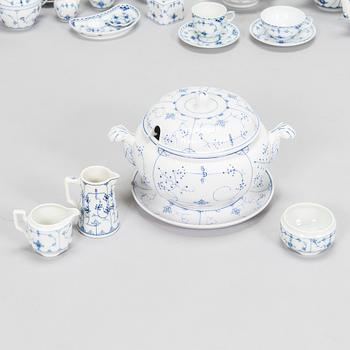 Royal Copenhagen, astiasto, 43 osaa, "Musselmalet".