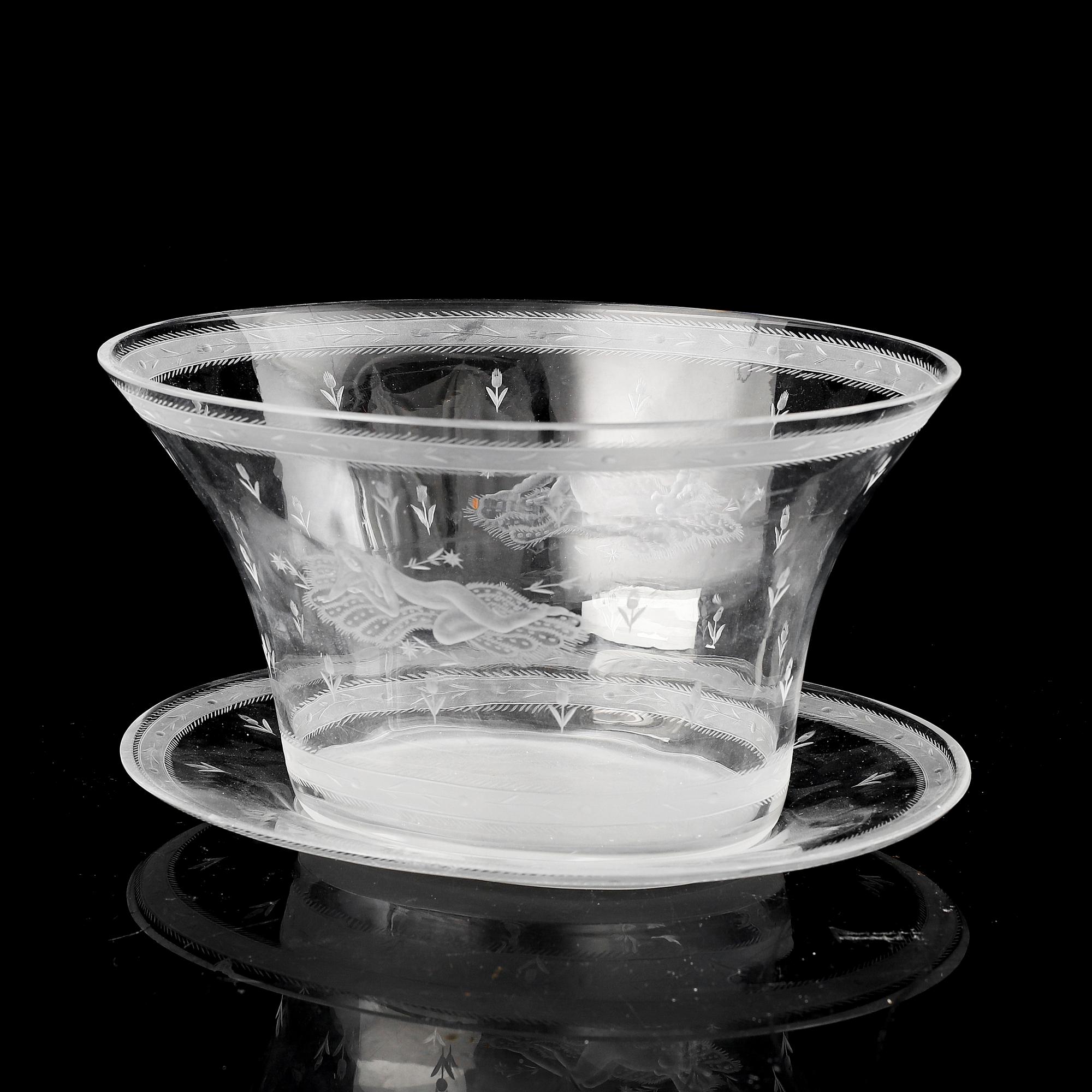 Edward Hald, An engraved Orrefors glass bowl with stand, first half of 20th Century.