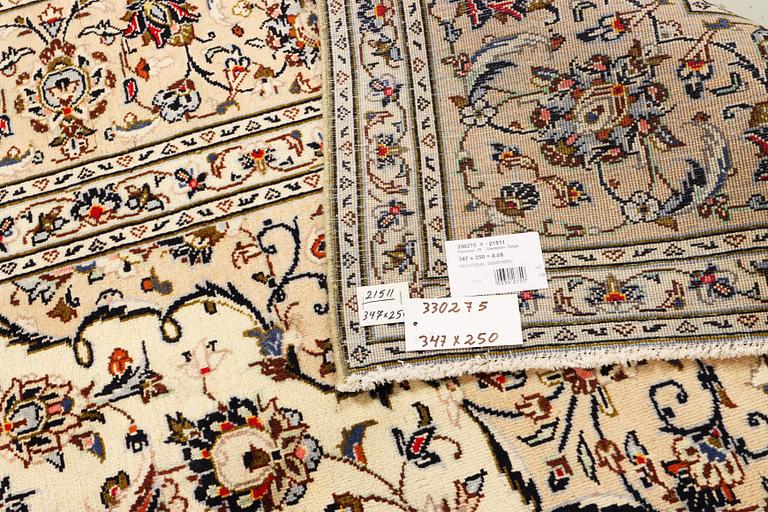 A Kashan rug, a. 347 x 250 cm.