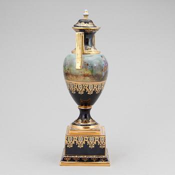 URNA, porslin, empirestil, Wien, sent 1800-tal.