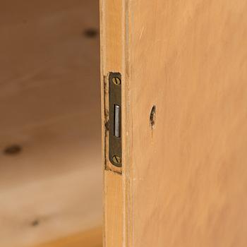 Aino Aalto, kaappi, malli 808 ja vitriini, malli 214 O.Y. Huonekalu- ja Rakennustyötehdas A.B. 1950-luvun alku.