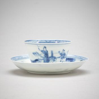 KOPP PÅ FAT, porslin. Kina, Kangxi(1662-1722).