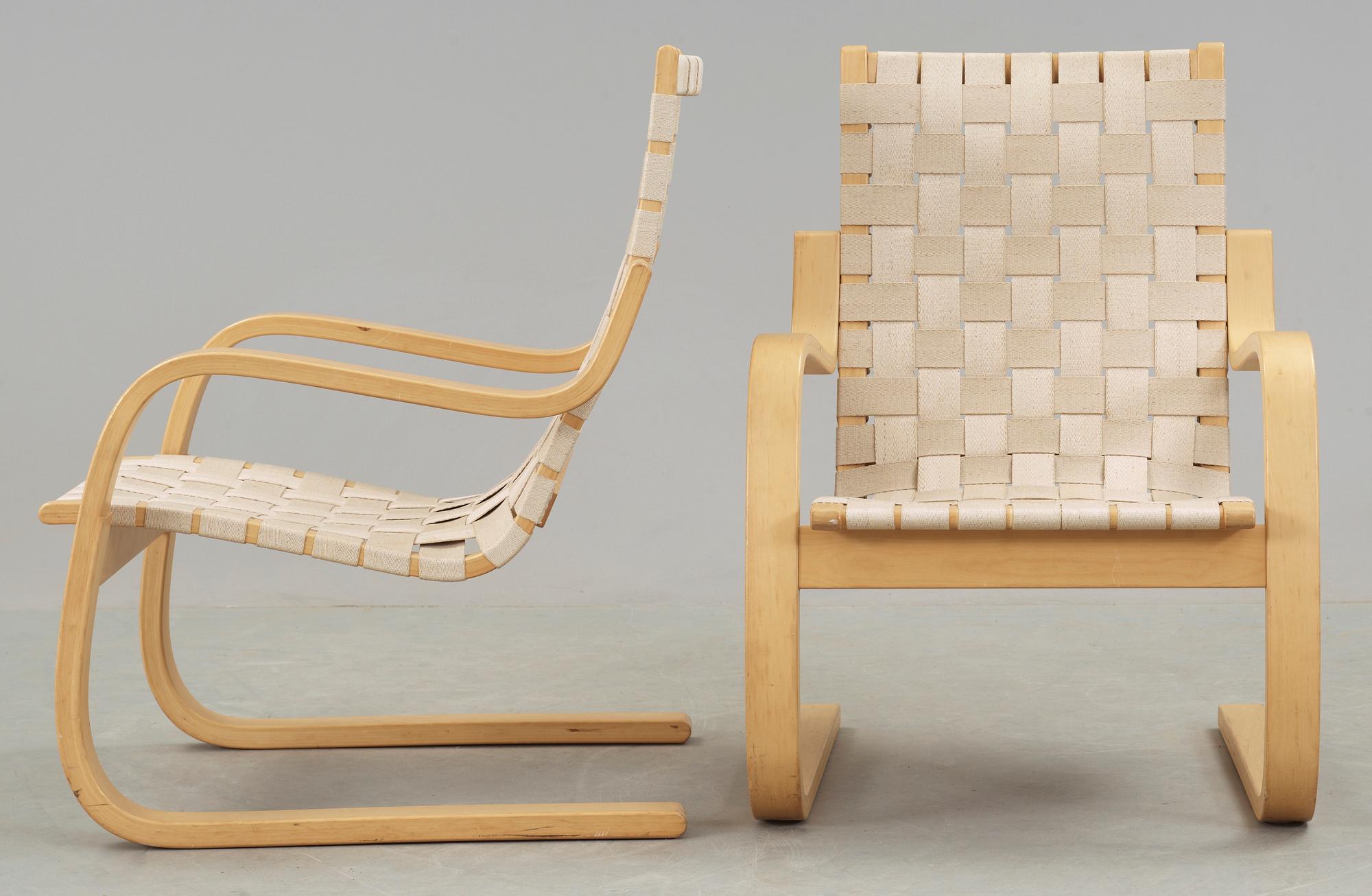 FÅTÖLJER, ett par. Modell 406, Alvar Aalto. Modellen formgiven 1947.