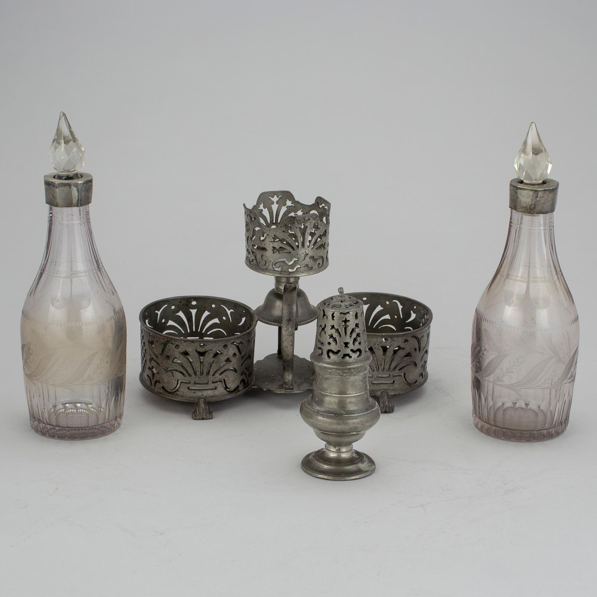 BORDSSURTOUT, tenn, otydliga stämplar, 1800-talets första hälft.