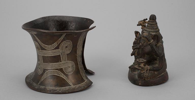 A SCULPTURE, god Ganesha, India 20th century. BRACELET, bronze, Africa, 20th century.