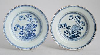 TALLRIKAR, 1 par, porslin, Kina, 1700-tal.