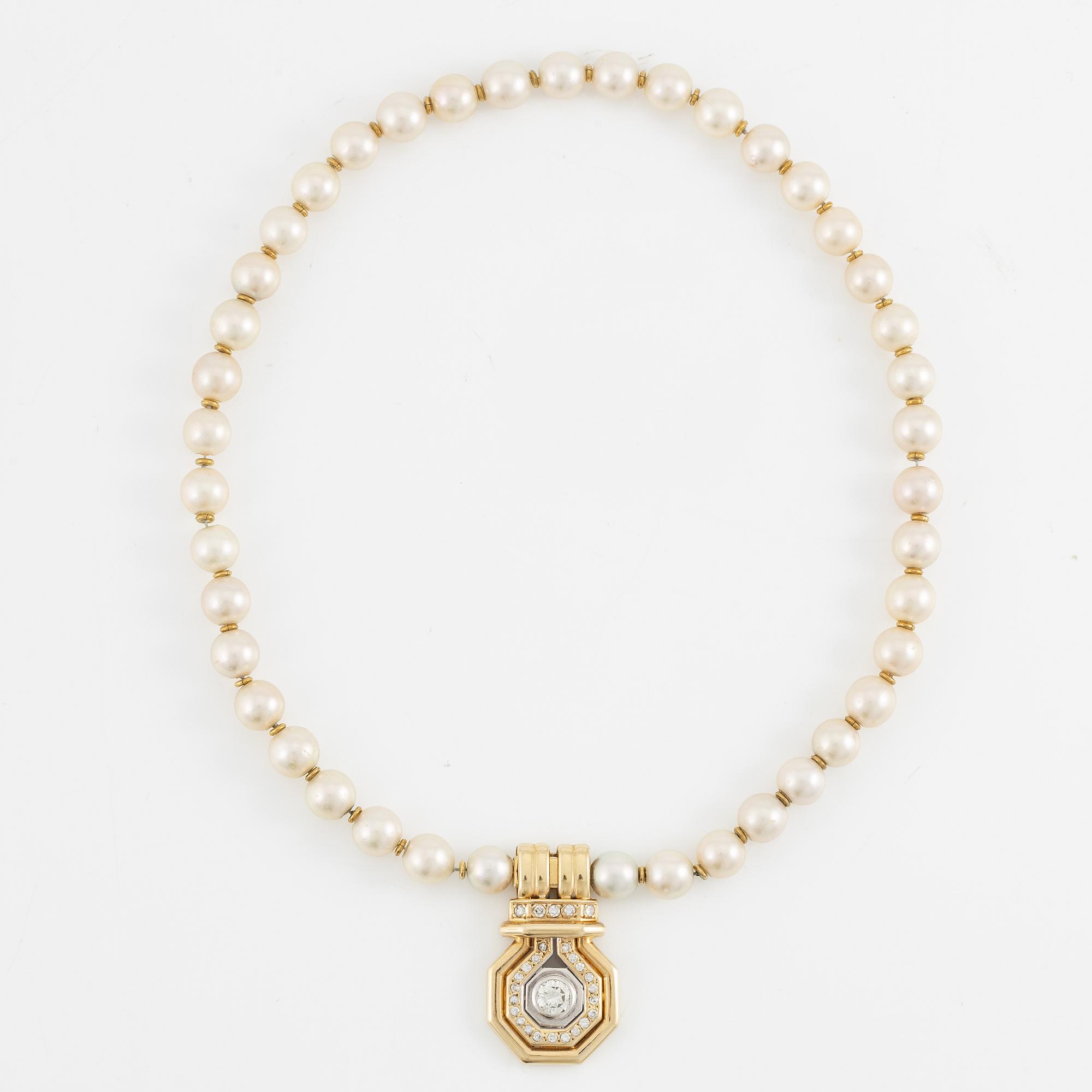 Pearl necklace with cultured pearls, pendant 14K gold set with brilliant-cut diamonds.