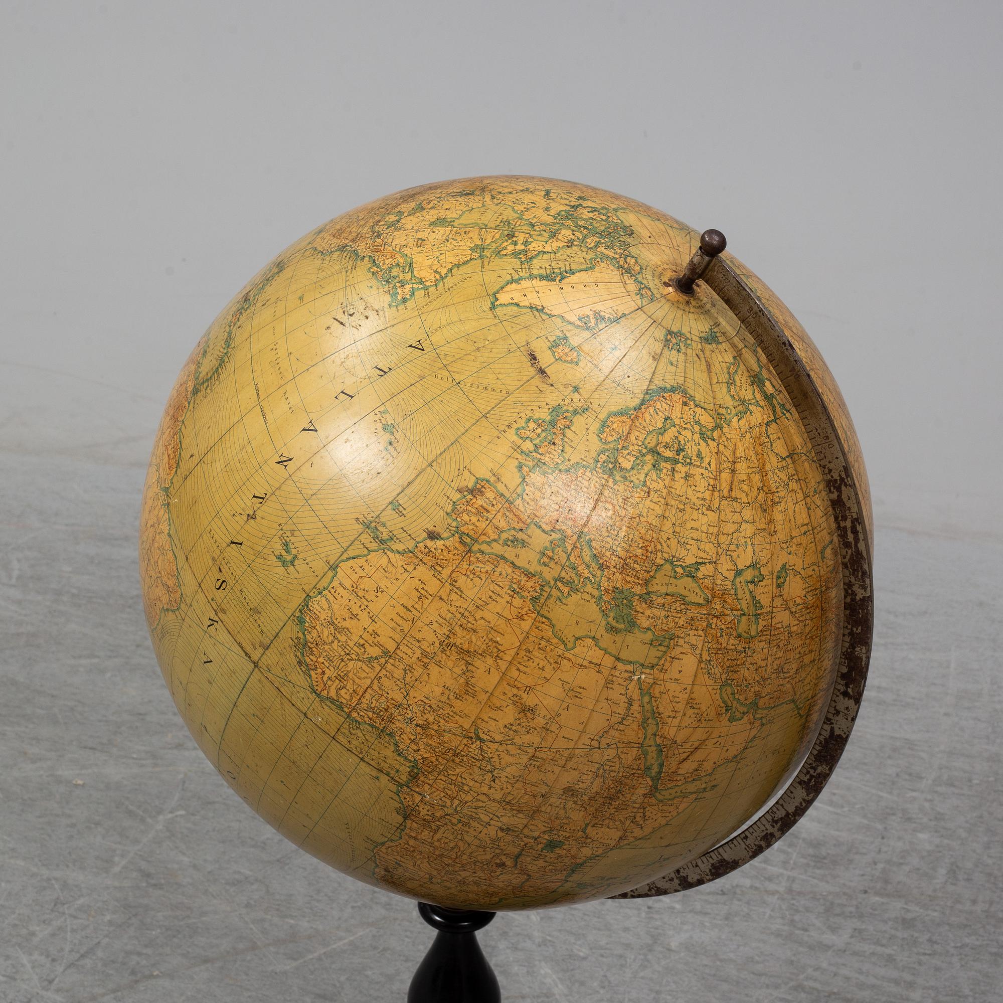 A large globe, H. Kiepert, Arvid Kempe, Wahlström & Widstrand, Stockholm, 1909.