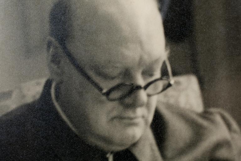 A C COOPER, fotografi, signerat A C Cooper A.R.P.S, daterat 1943.