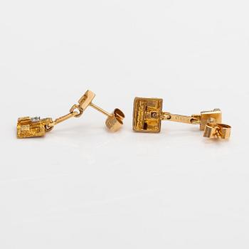 Björn Weckström, A pair of 18K gold earrings "Thai"with 8/8-cut diamonds ca. 0.04 ct in total. Lapponia 1976.