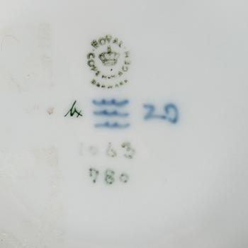 Vaser ett par samt fat Royal Copenhagen Danmark 1900-talets andra hälft porslin.