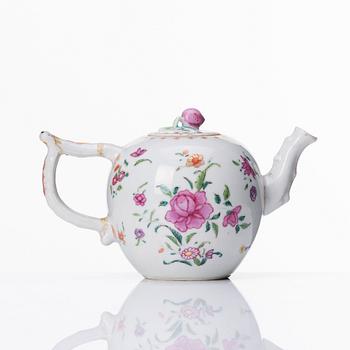 A famille rose teapot, Qing dynasty, Qianlong (1736-95).