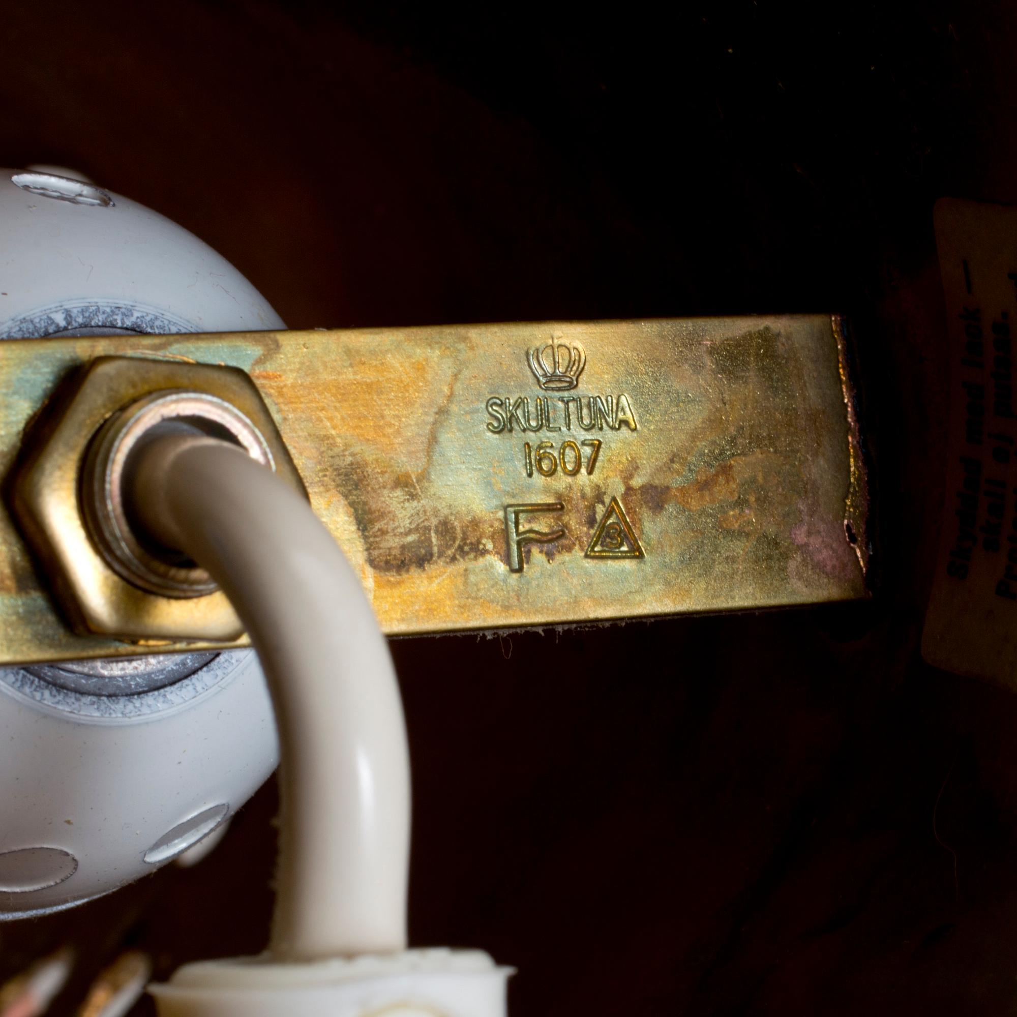 BORDSLAMPA, mässing. Pierre Forsell, Skultuna, 1960-/70-tal.