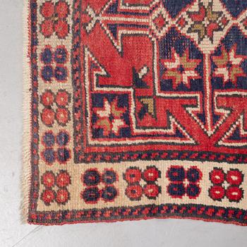 A rug, a semi-antique Anatolian, ca 131-133 x 75,5-78,5 cm (as well as 1 cm flat weave at one end).