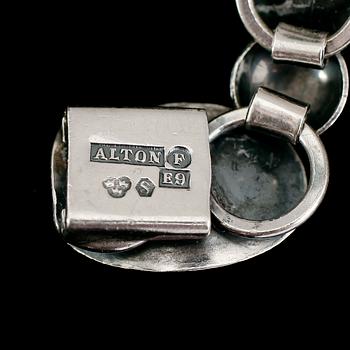 ARMBAND SAMT ÖRHÄNGEN, 2 par, silver och calcedon, Armbandet märkt Alton 1955.