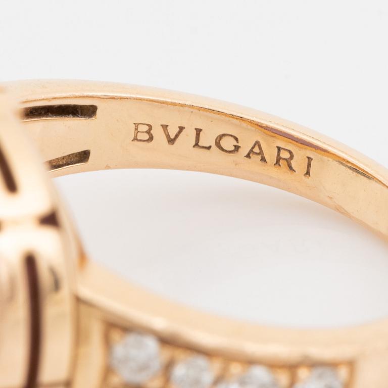 A Bulgari "Parentesi" ring in 18K gold set with faceted amethyst.