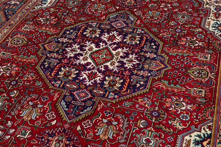 A Tabriz carpet, c. 342 x 245 cm.