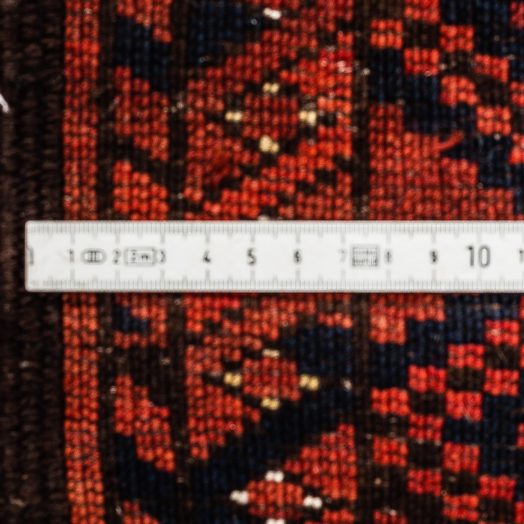 A CARPET, semi-antique Ersari, ca 278 x 195 cm.