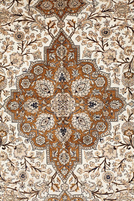 MATTO, semi-antique silk Qum, ca 269,5 x 179,5-182 cm  (as well as 1 and 2 cm flat weave at the ends).