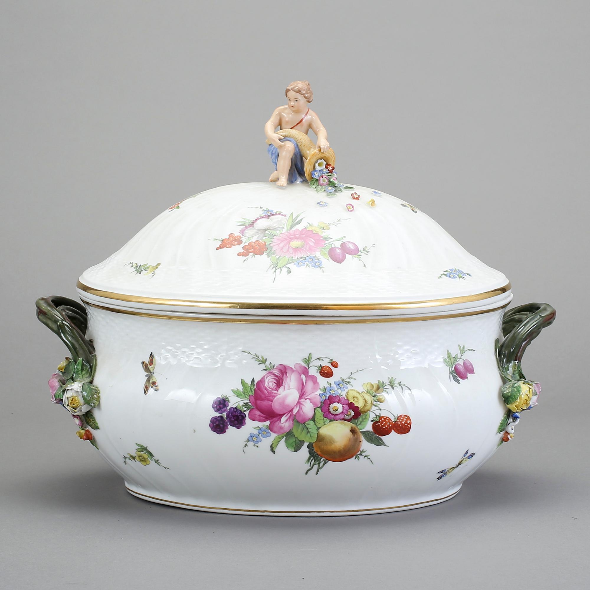 TERRIN, porslin, rokokostil, Kunglig Dansk, sannolikt 1800/1900-tal.