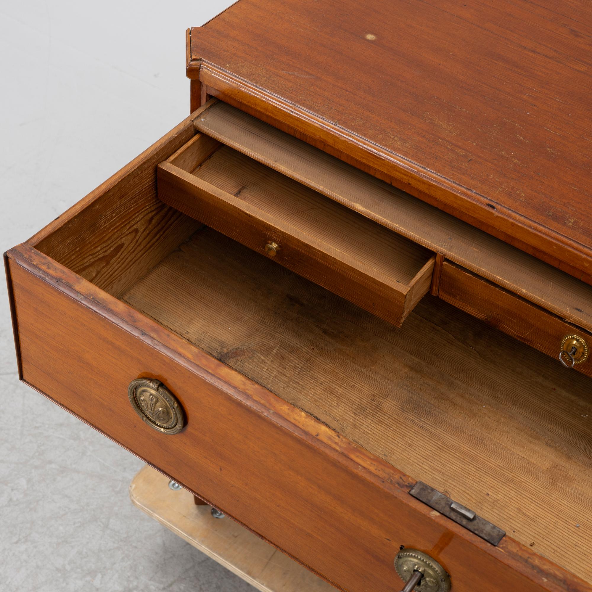 A Gustavian chest of drawers, end of the 18th century,