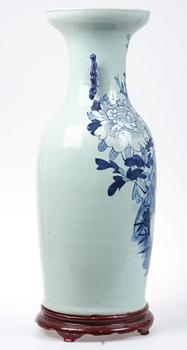 GOLVURNA, porslin, Kina, 1800-tal.