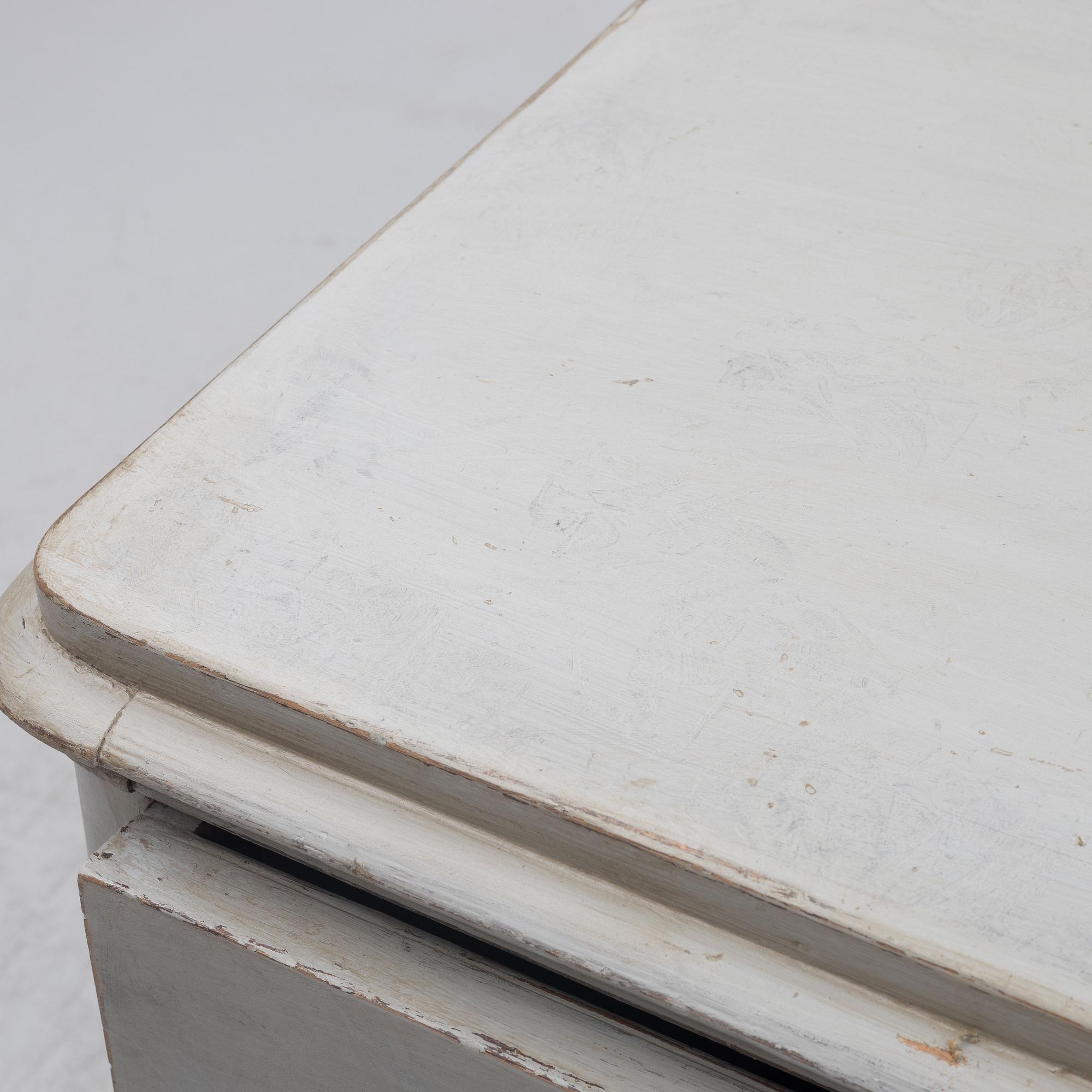 Chest of drawers, 19th century.