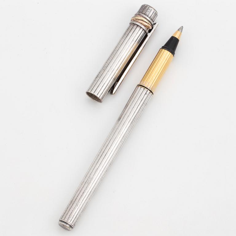 A Cartier lighter and pen.