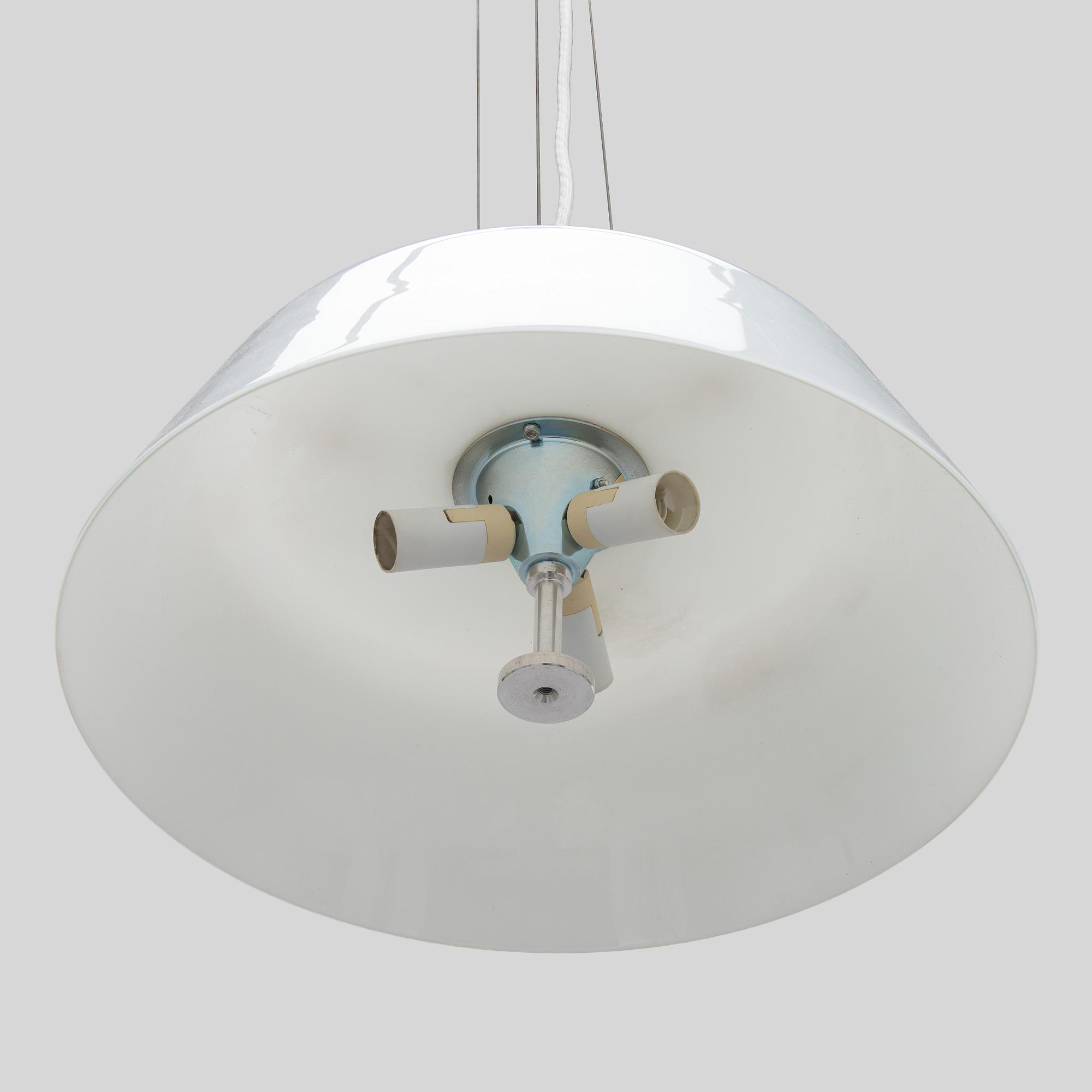 Arne Jacobsen, kattovalaisin "Stelling pendant" Louis Poulsen Tanska, 2002.