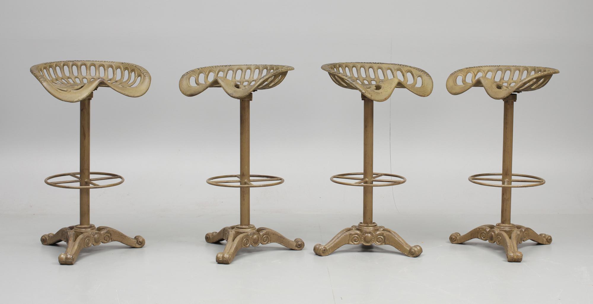 BARSTOLAR, 4 st, bemålat gjutjärn, delvis 1900-talets början.