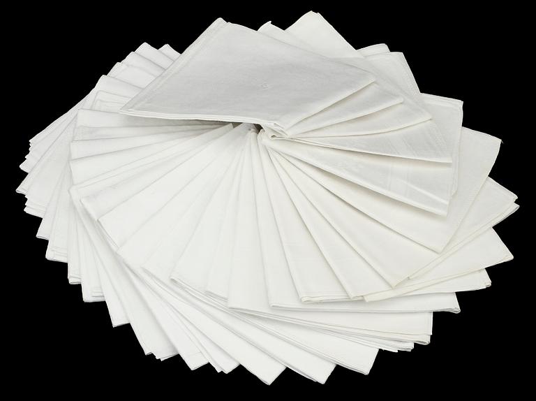 DAMASTDUKAR, 3 st samt SERVETTER, 7 + 9 + 12, 1900-tal.