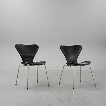 ARNE JACOBSEN, stolar, ett par, "Sjuan" för Fritz Hansen.