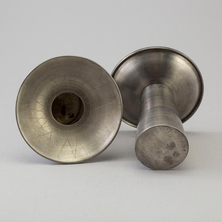 A pair of pewter candlesticks by Olle Olsson, Östersund, 1971.