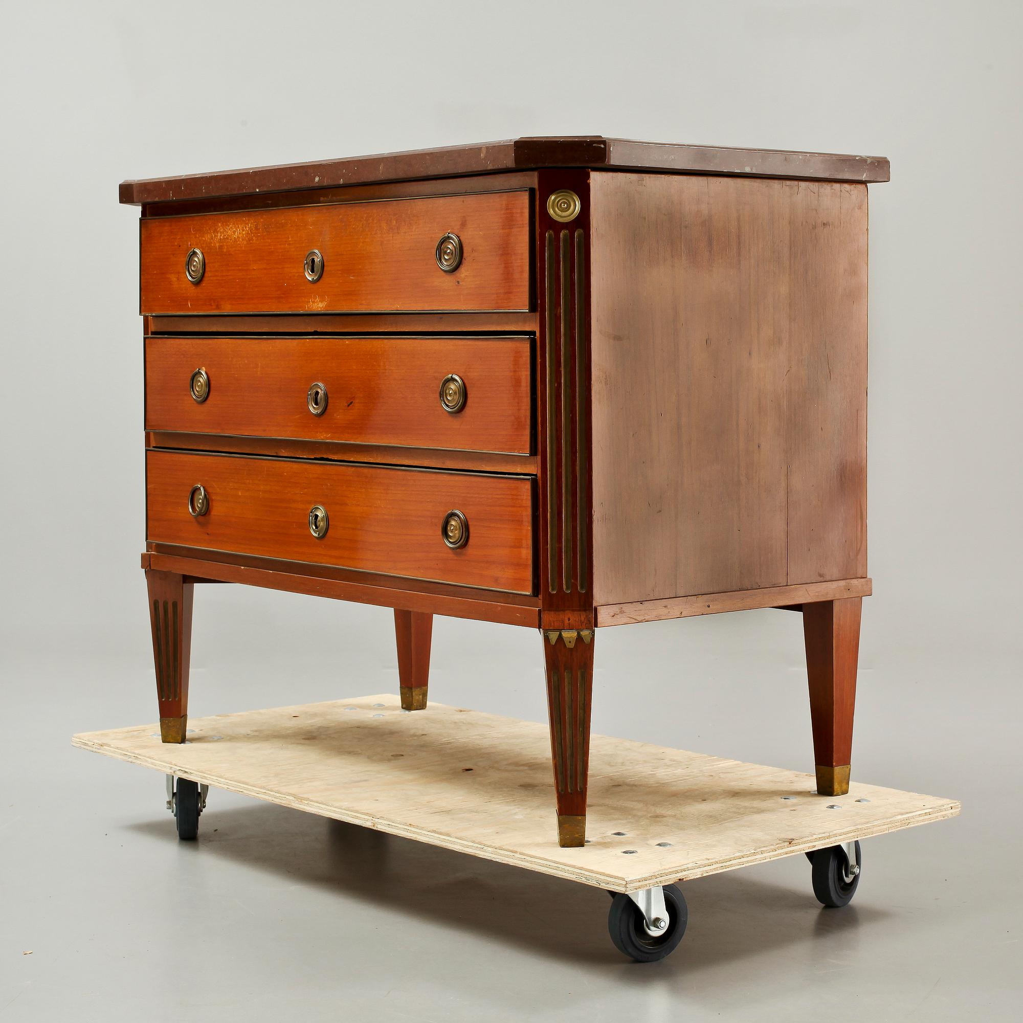 BYRÅ, sengustaviansk, 1800-tal.