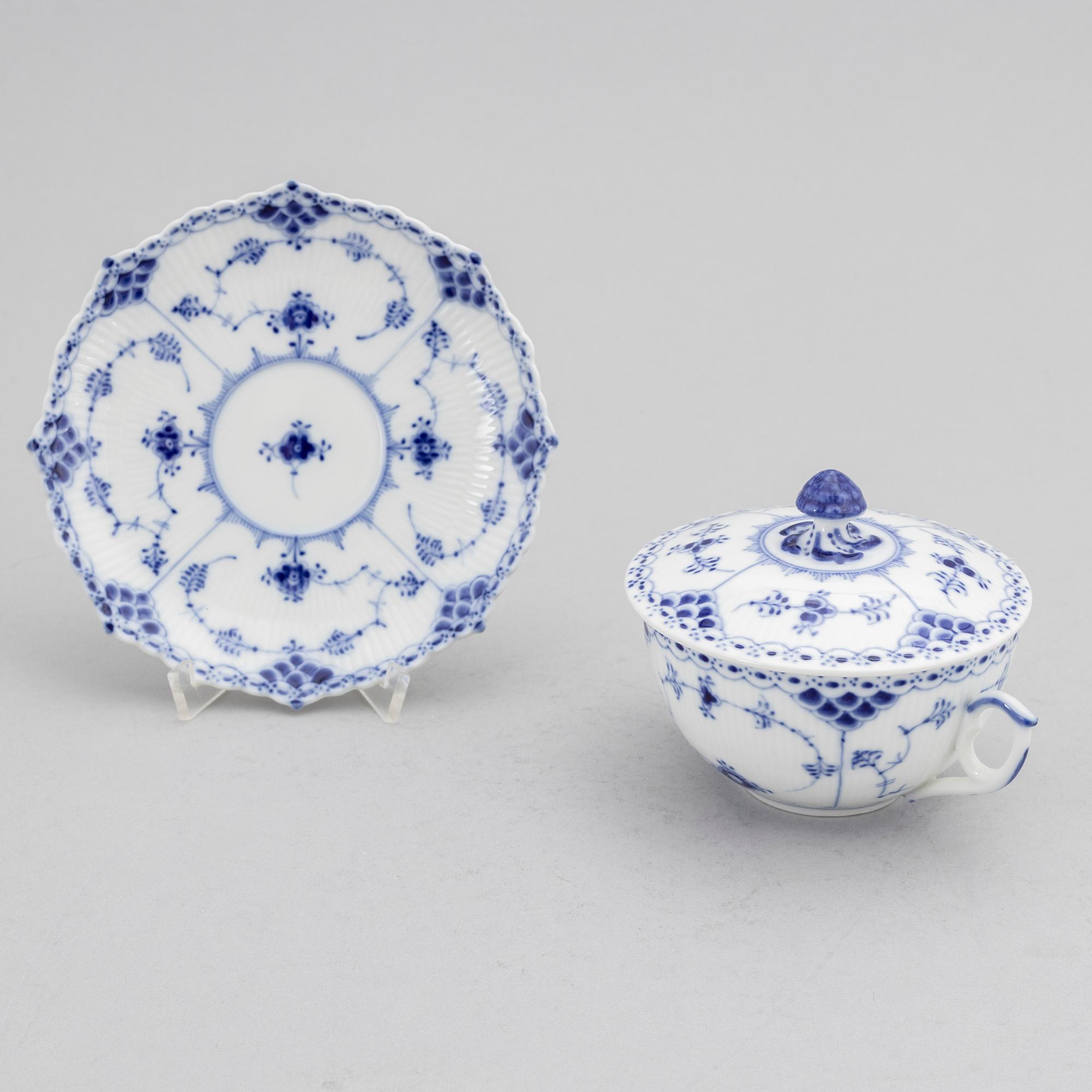 Royal Copenhagen, buljongkoppar, 8 st med lock och fat, porslin, "Musselmalet Halv Blonde", Danmark, 1958-62.
