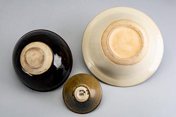A Chinese vase and three bowls, 20th Century.